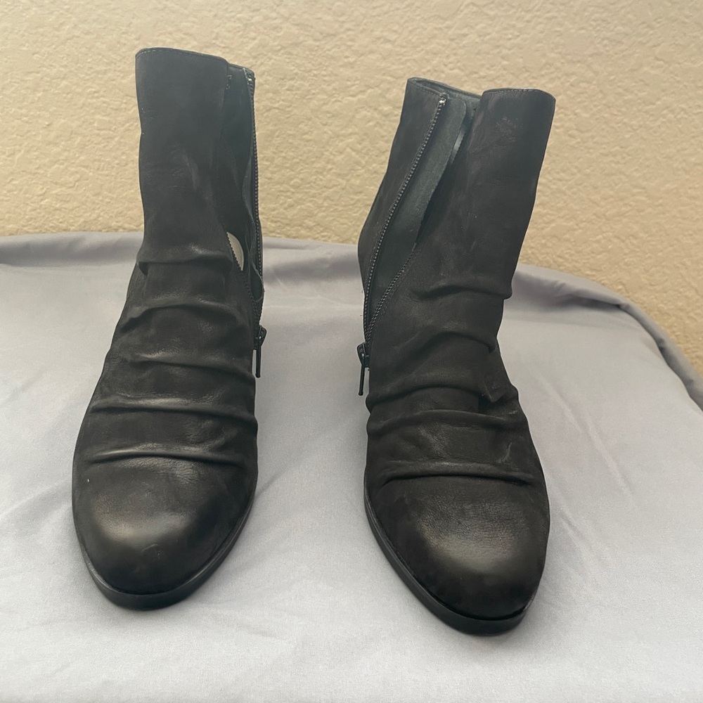 Paul Green Black Ankle Boots with Side Zipper and Matte Finish